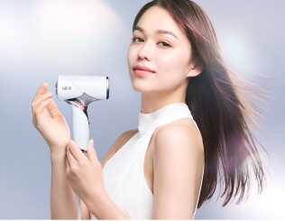 ReFa BEAUTECH DRYER SE　美しさを引き出すテクノロジーを、極限まで、コンパクトに。